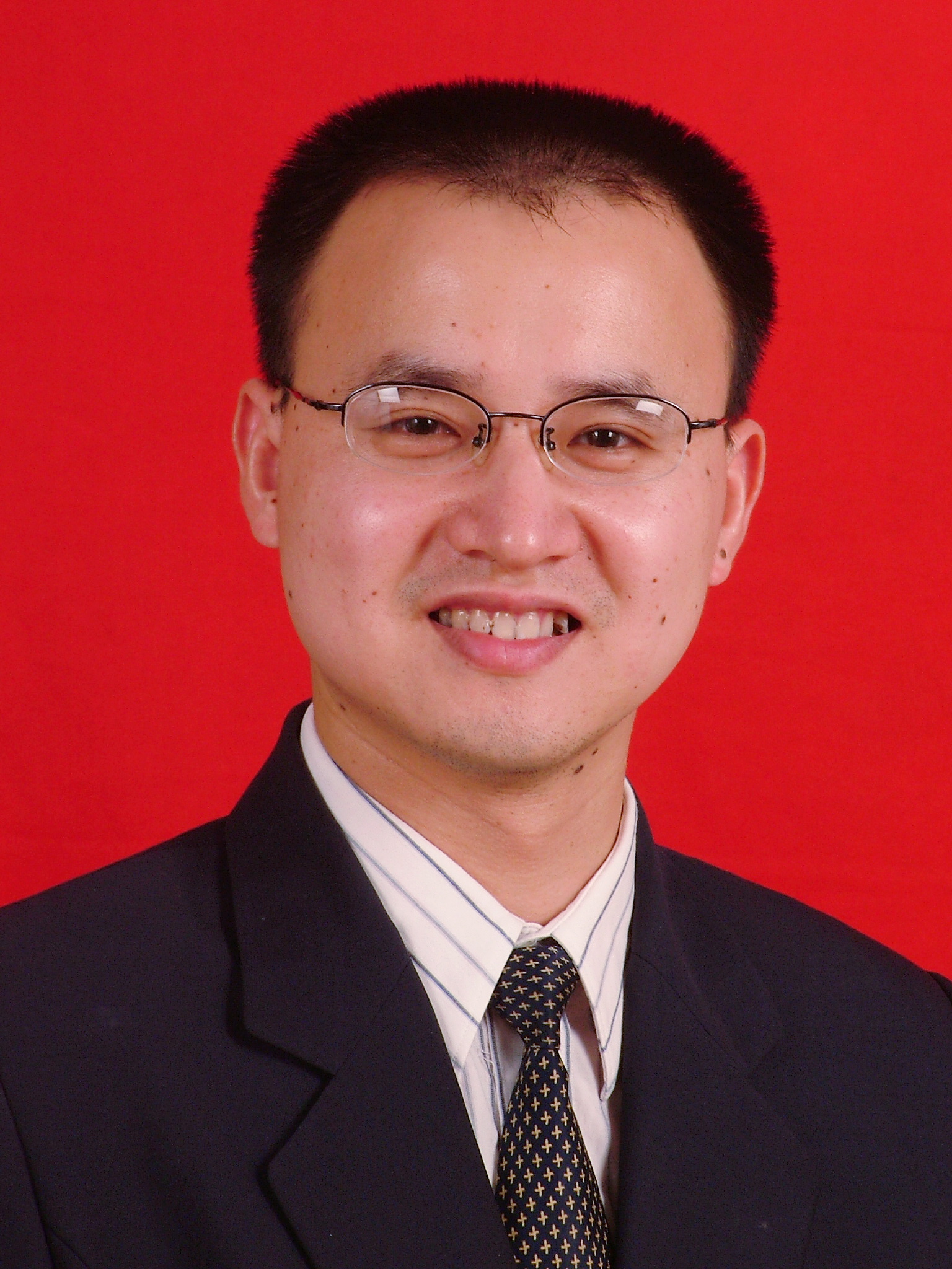 吴 伟